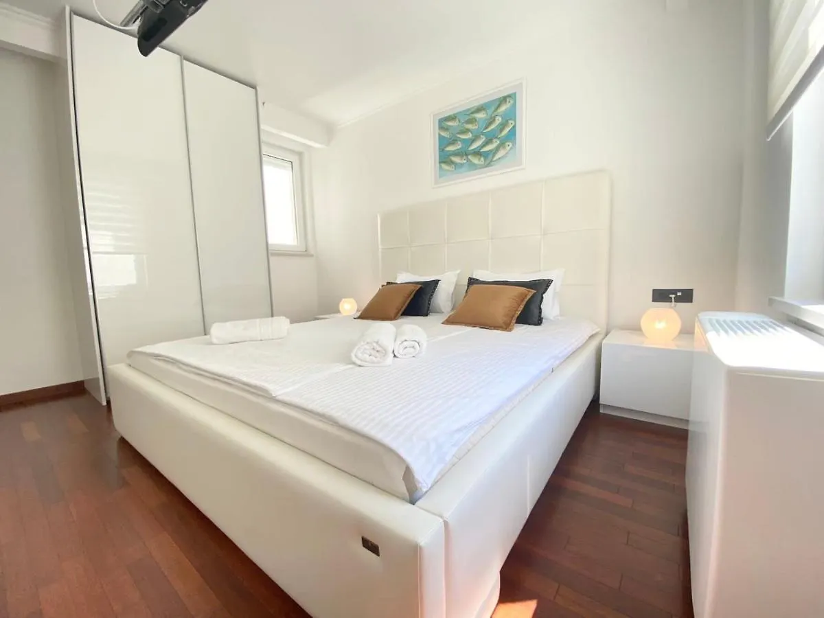 Apartment Santorini Krk With Private Pool Njivice